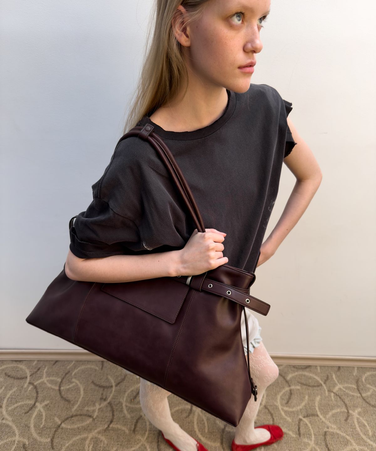 여밈(YEOMIM) slacky bag (mahogany)