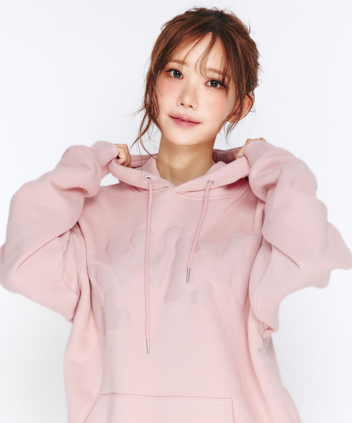 아메스 월드와이드(AMES-WORLDWIDE) QWER BIG TYPO HOODIE PINK