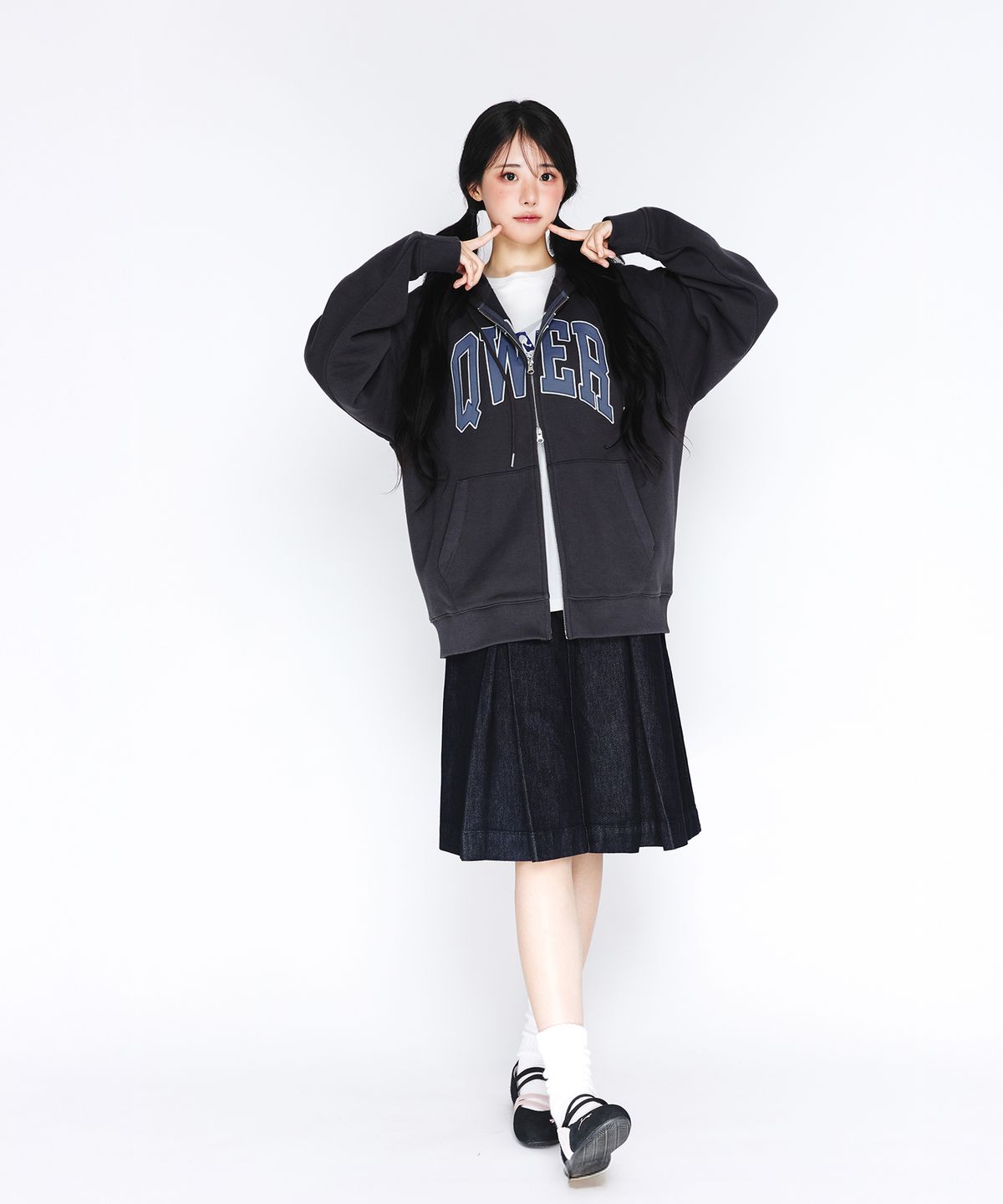 아메스 월드와이드(AMES-WORLDWIDE) QWER BASIC APPLIQUE HOODIE ZIP-UP DEEP CHARCOAL