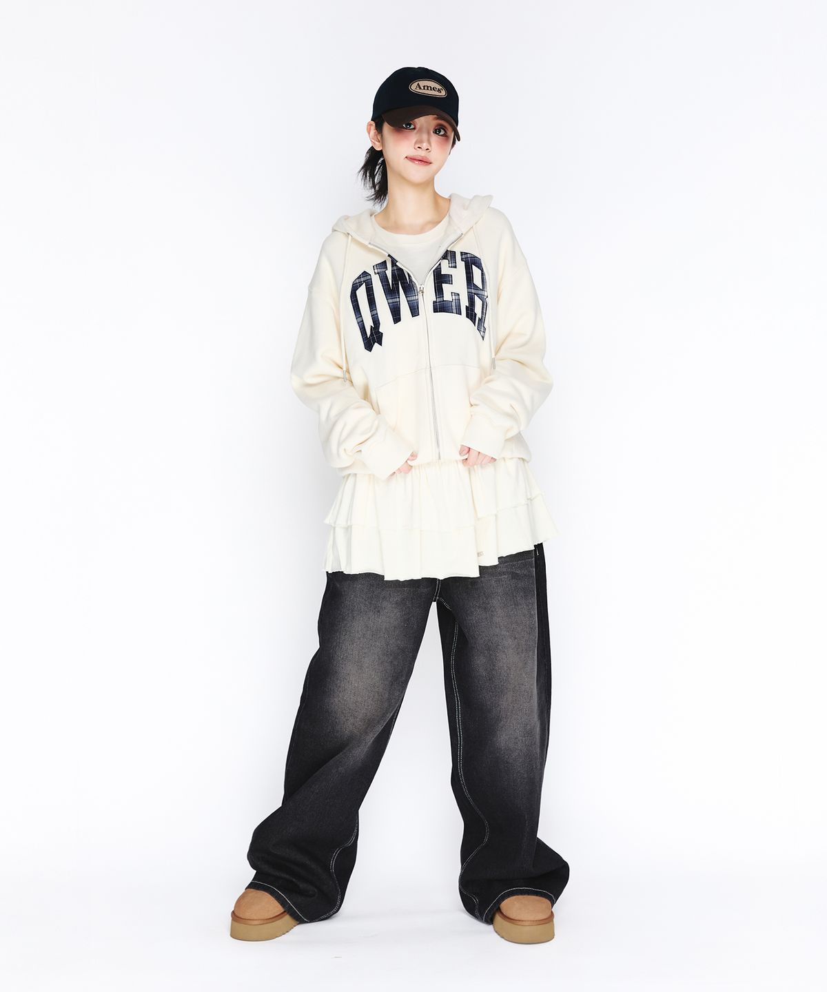 아메스 월드와이드(AMES-WORLDWIDE) QWER BASIC APPLIQUE HOODIE ZIP-UP CREAM