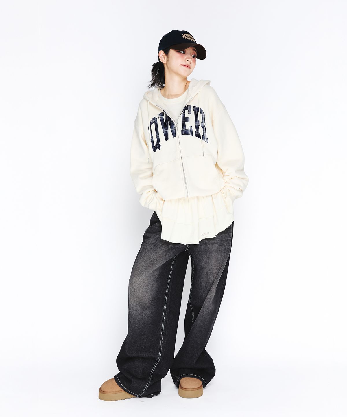 아메스 월드와이드(AMES-WORLDWIDE) QWER BASIC APPLIQUE HOODIE ZIP-UP CREAM