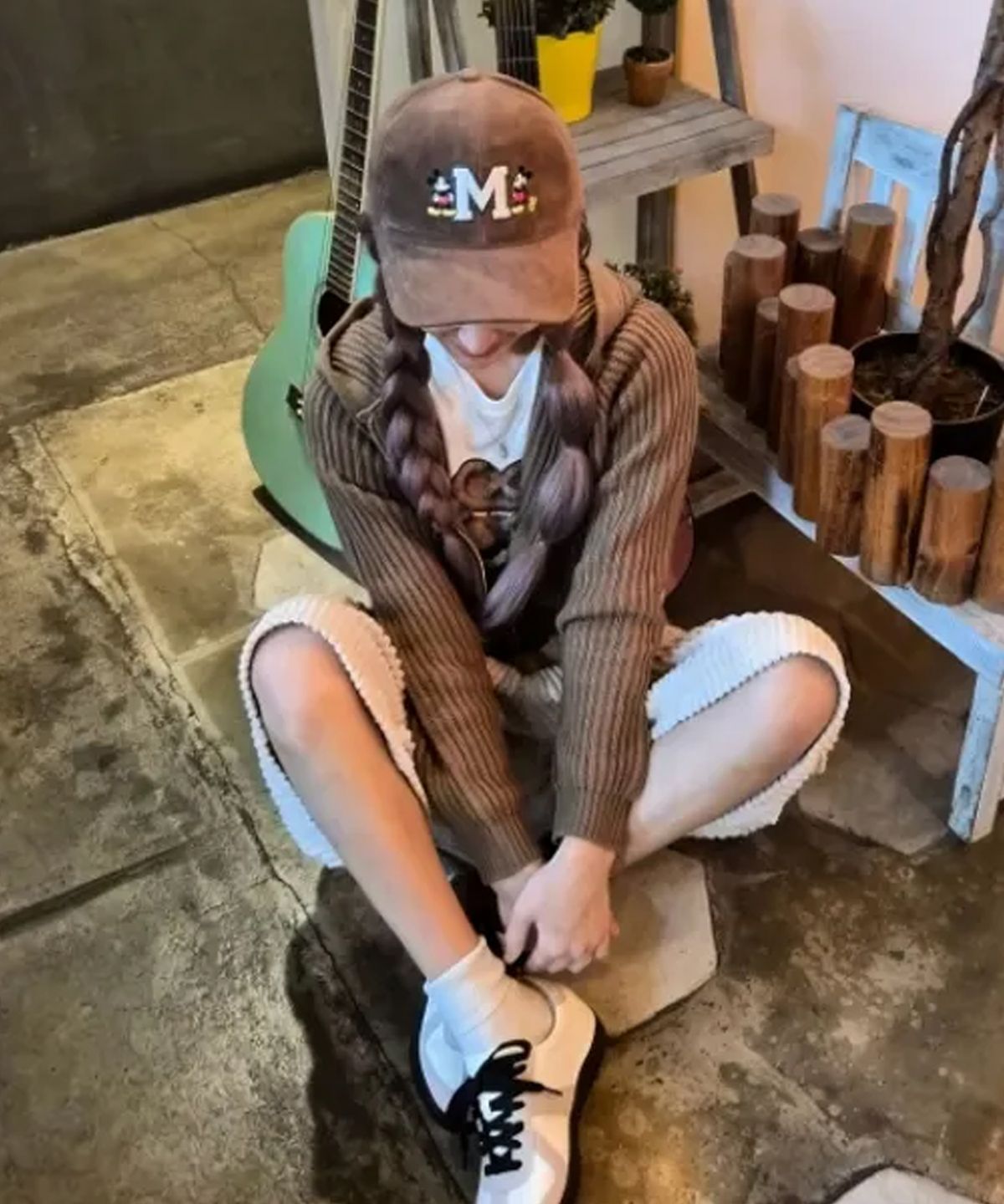 브이투(VTWO) 미키 코듀로이 볼캡 (BROWN)