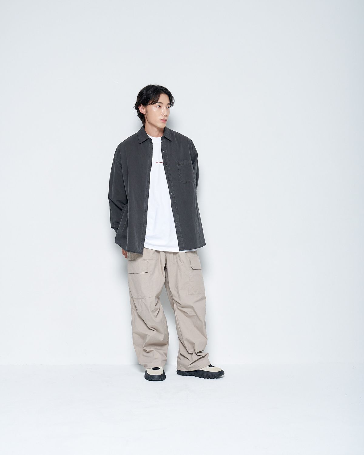 피에스쇼퍼(PSSHOPPER) 피그먼트 고밀도 데미지 셔츠[다크 그레이]