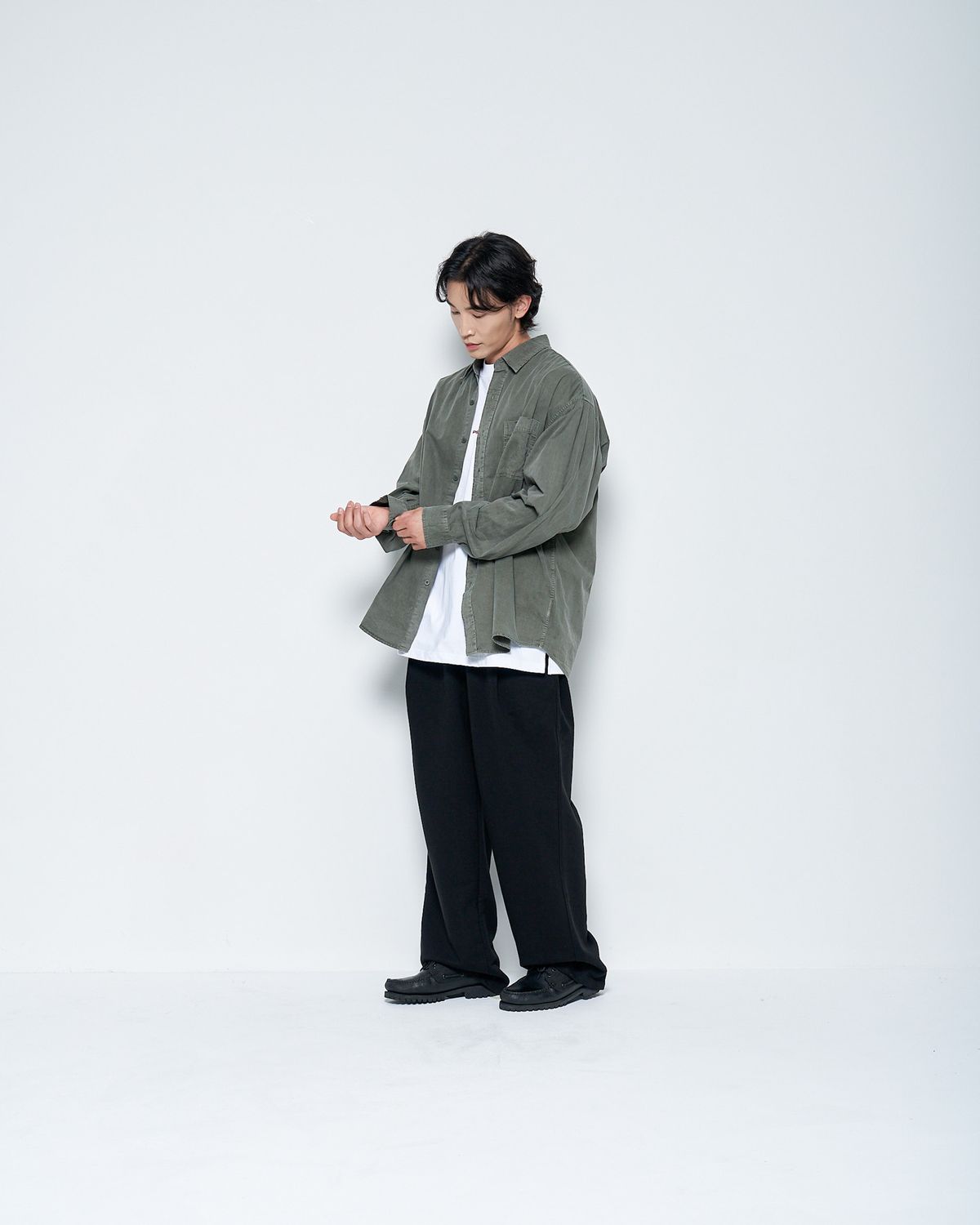 피에스쇼퍼(PSSHOPPER) 피그먼트 고밀도 데미지 셔츠[카키]