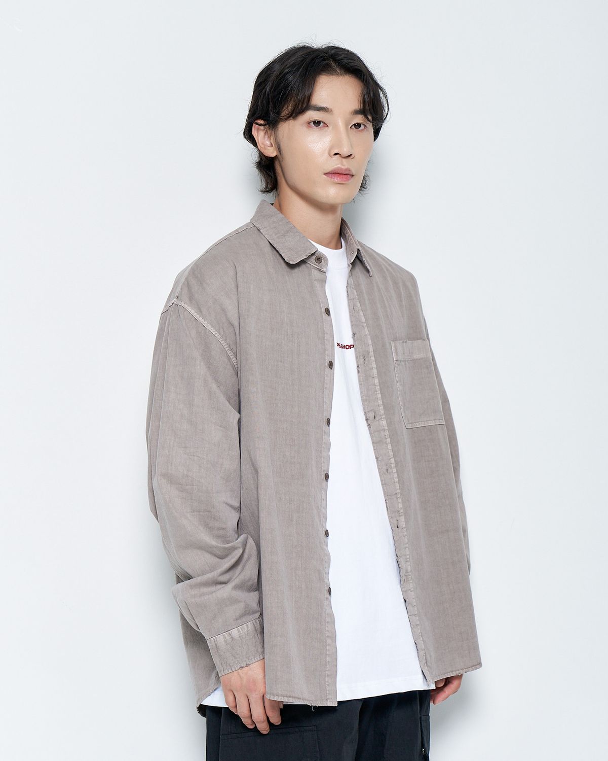 피에스쇼퍼(PSSHOPPER) 피그먼트 고밀도 데미지 셔츠[애쉬 브라운]