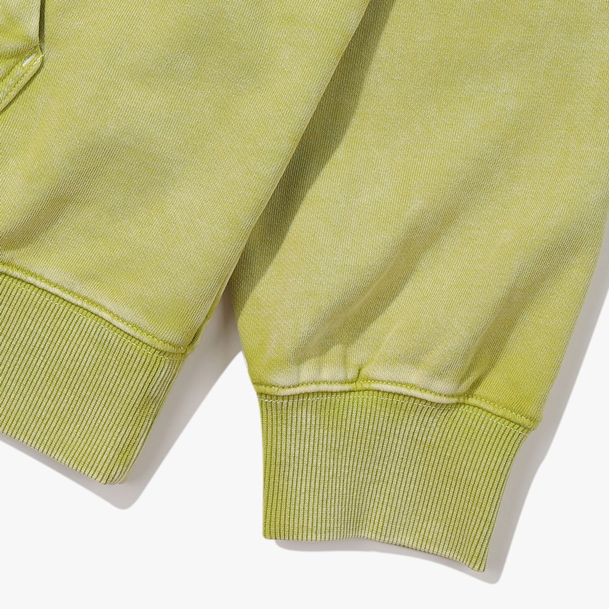 디아도라(diadora) 가먼트워싱 후드티셔츠 LIME