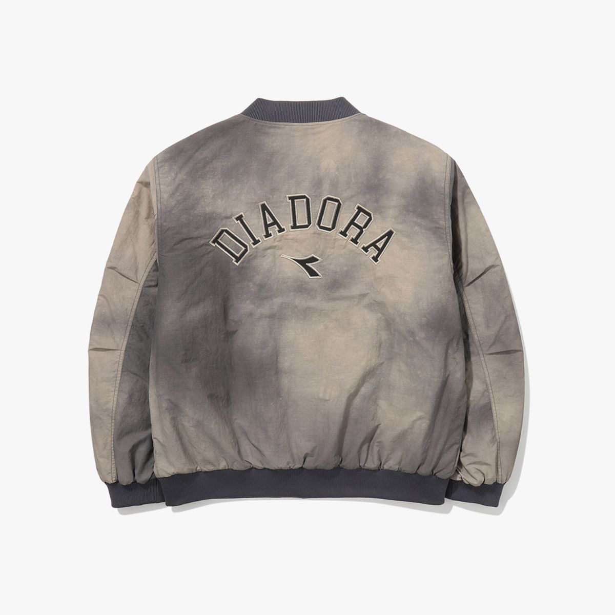 디아도라(diadora) 웨이브다잉 스타디움 자켓 DARK GREY
