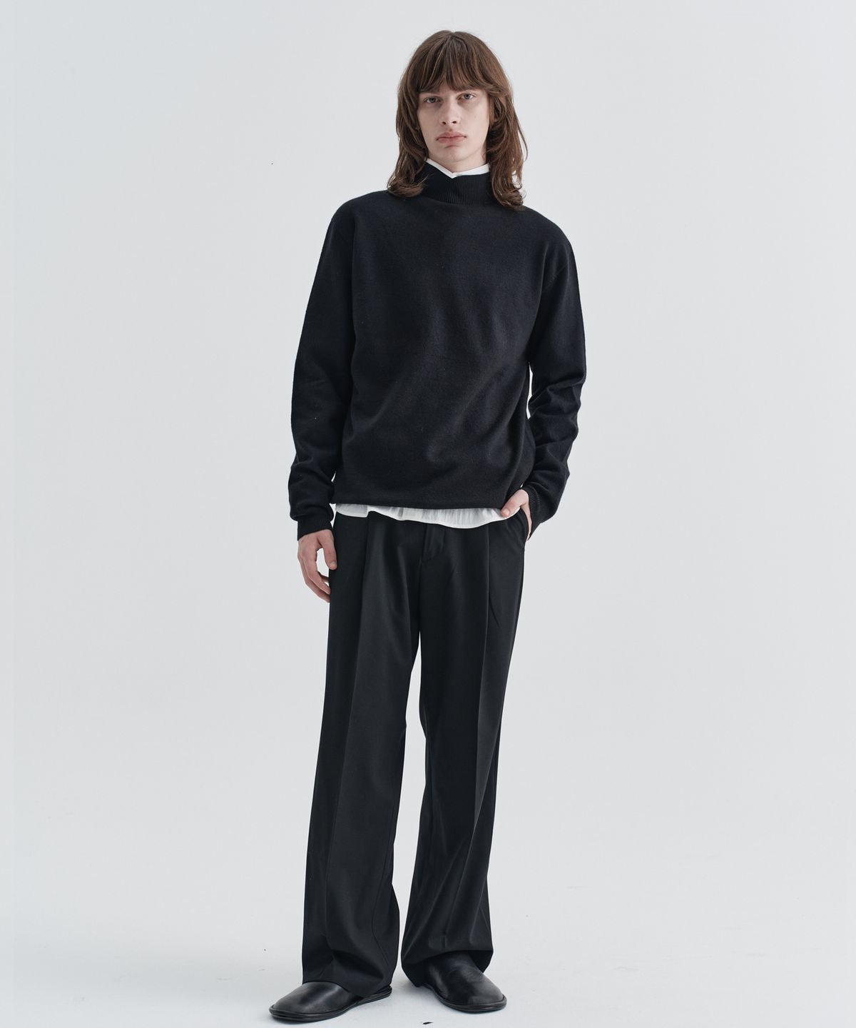 이지오(EZIO) Half Mock Neck Knit_Black