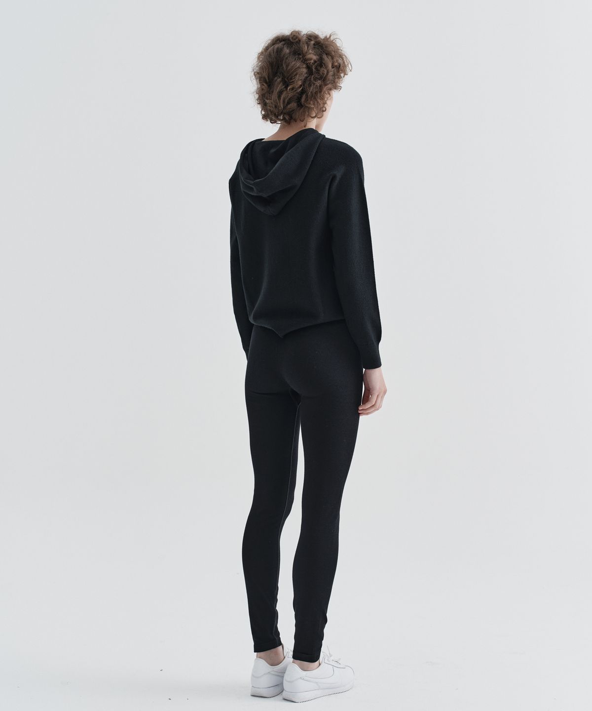 이지오 우먼(EZIO WOMEN) W Essential Hoodie Knit_Black