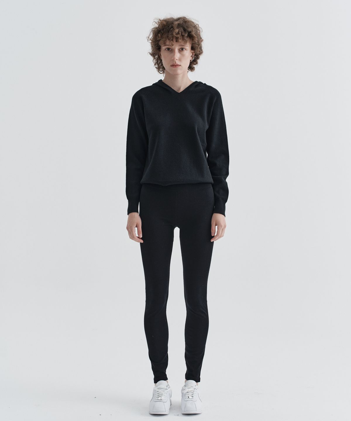 이지오 우먼(EZIO WOMEN) W Essential Hoodie Knit_Black