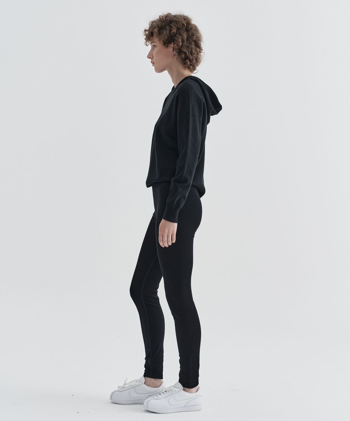 이지오 우먼(EZIO WOMEN) W Essential Hoodie Knit_Black