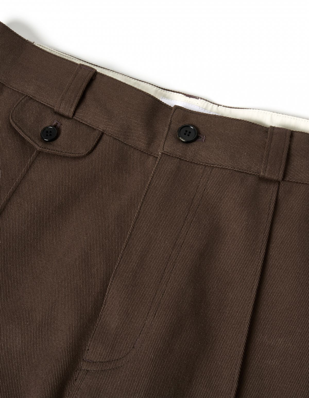 로어즈(LORES) Pintuck Chino Pants - Brown