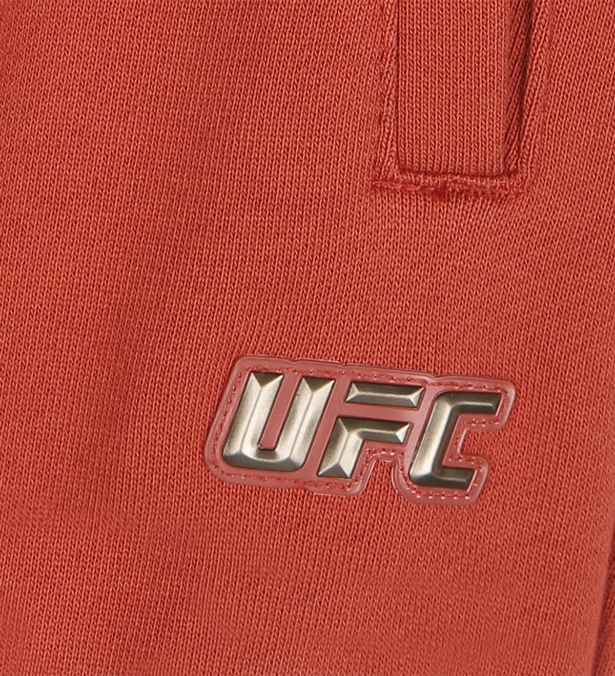 유에프씨 스포츠(UFC SPORT) UFC 로고 와펜 릴렉스핏 조거팬츠 브릭 U2LPW3301BC