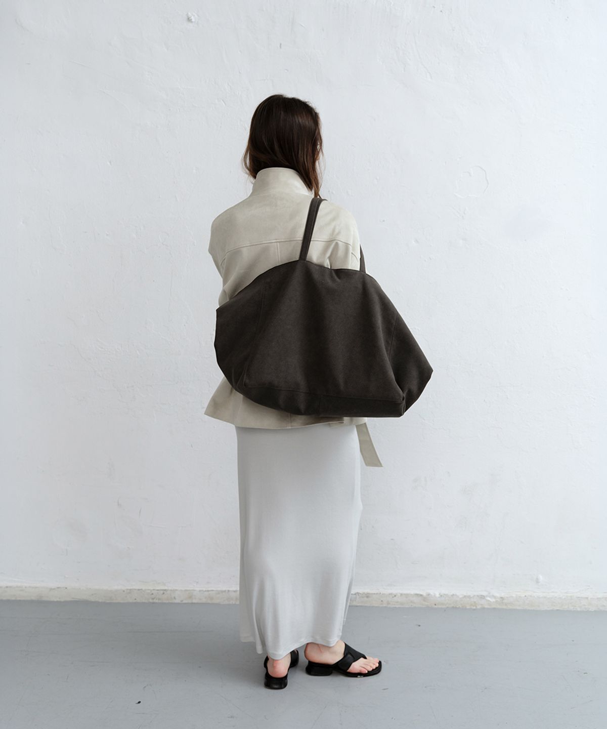 로우타이드(LOW TIDE) SUEDE URBAN BAG [CHARCOAL]