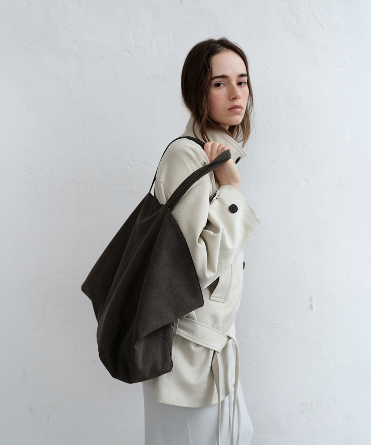 로우타이드(LOW TIDE) SUEDE URBAN BAG [CHARCOAL]