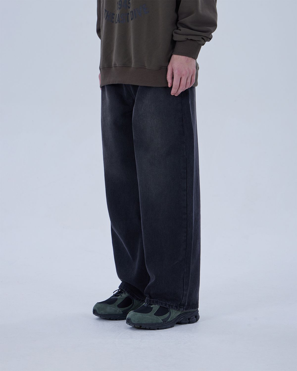 디스펑트(DYSFUNCT) BRUSH WASHING DENIM PANTS (BLACK)