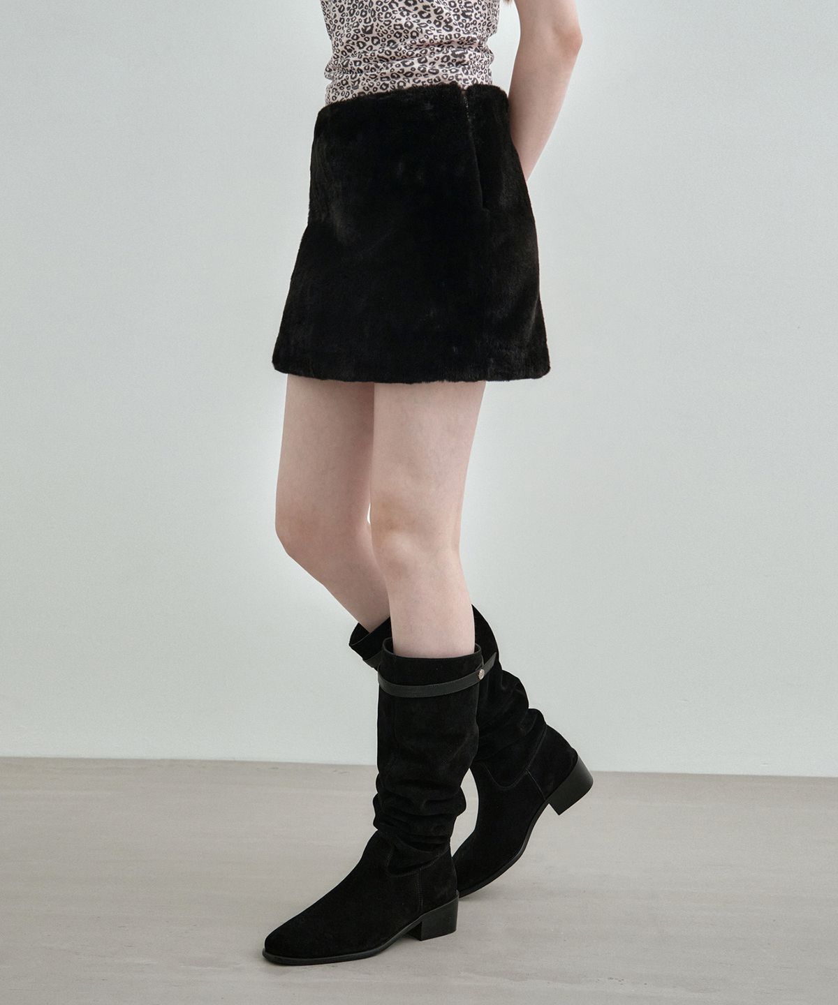 몽돌(MONGDOL) 퍼 미니 스커트 블랙 MDSK031BLACK