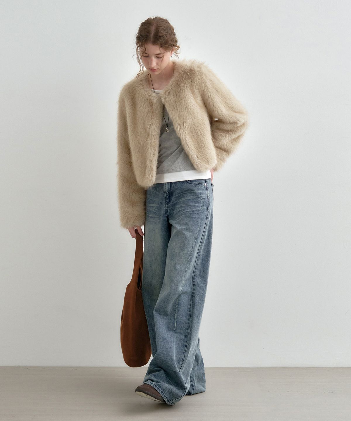 몽돌(MONGDOL) 소프트 퍼 크롭 자켓 베이지 MDJK047BEIGE