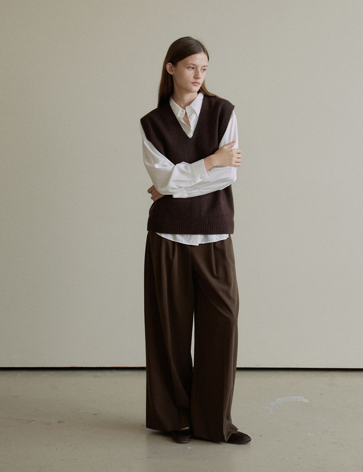더엘로(THEELO) Tailored Two Tuck Wide Pants (Brown)