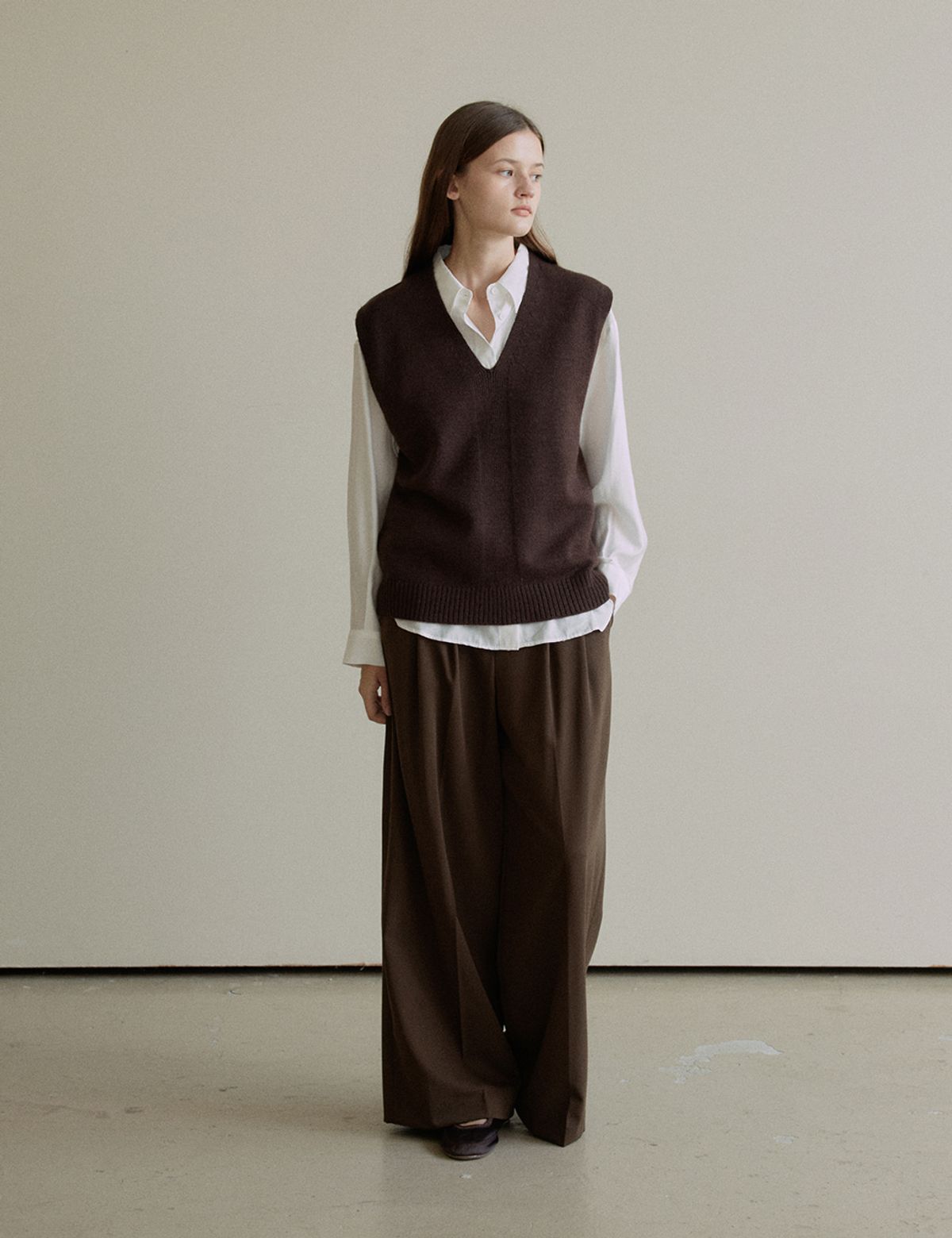 더엘로(THEELO) Tailored Two Tuck Wide Pants (Brown)