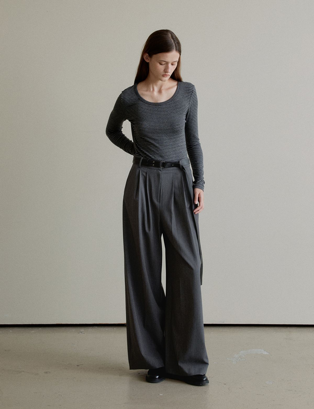 더엘로(THEELO) Tailored Two Tuck Wide Pants (Gray)