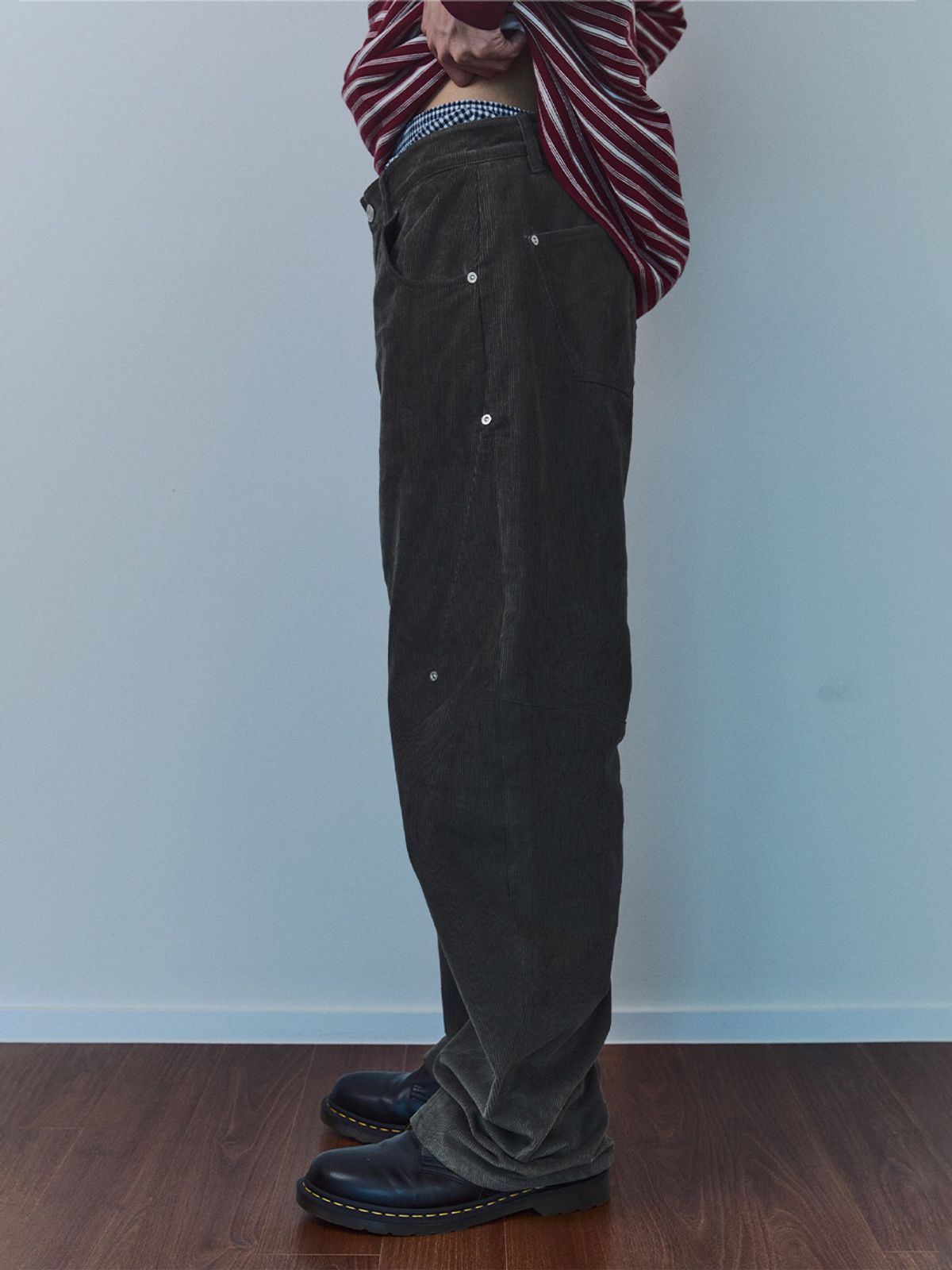 기준 맨(KIJUN MEN) Explorer Studded Corduroy Pants Khaki