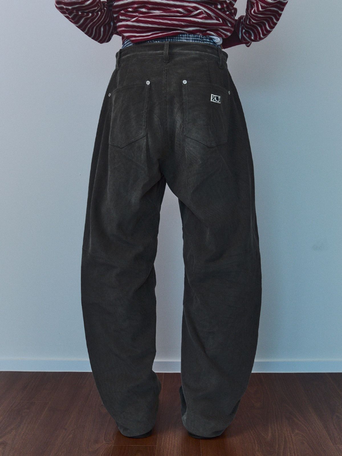 기준 맨(KIJUN MEN) Explorer Studded Corduroy Pants Khaki