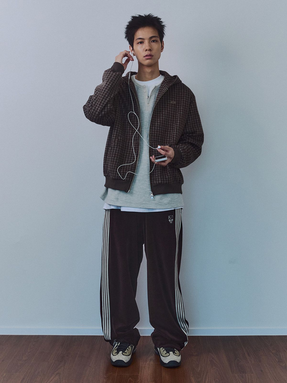 기준 맨(KIJUN MEN) Hairy Plaid Hoodie Zip-Up Brown