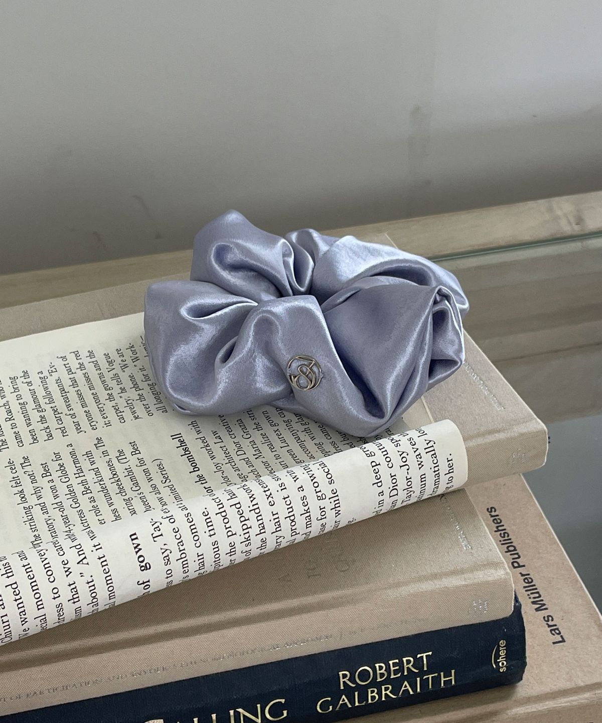 38컴온커먼(38COMEONCOMMON) Silky Satin Scrunchie (Lavender Grey)
