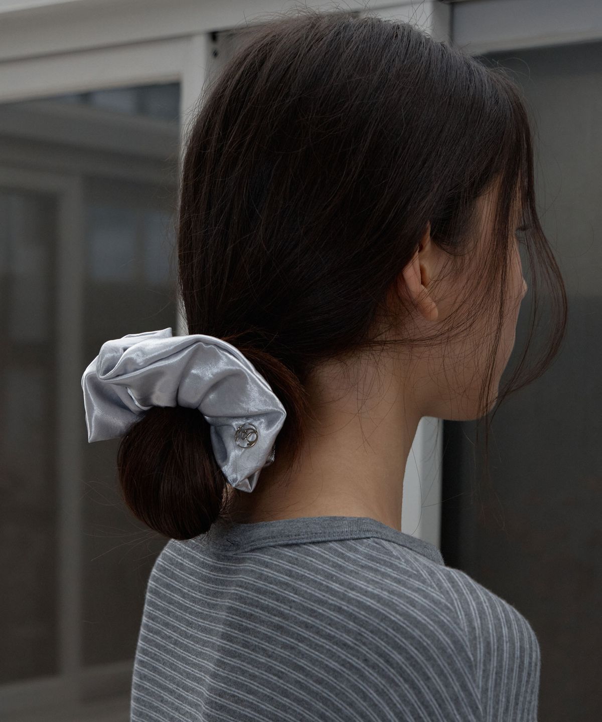 38컴온커먼(38COMEONCOMMON) Silky Satin Scrunchie (Silver)
