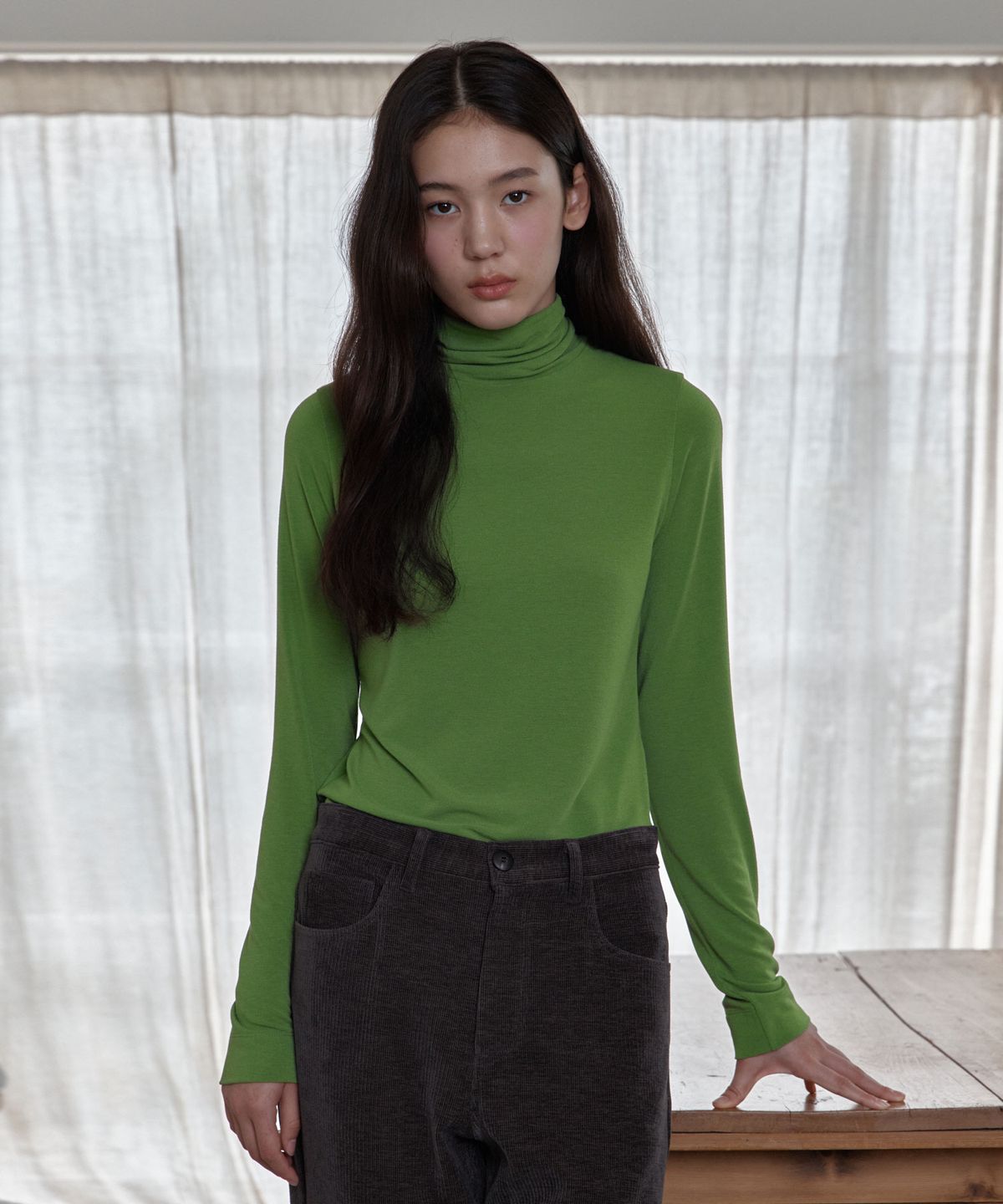 38컴온커먼(38COMEONCOMMON) Soft Slim Turtleneck (Apple Green)