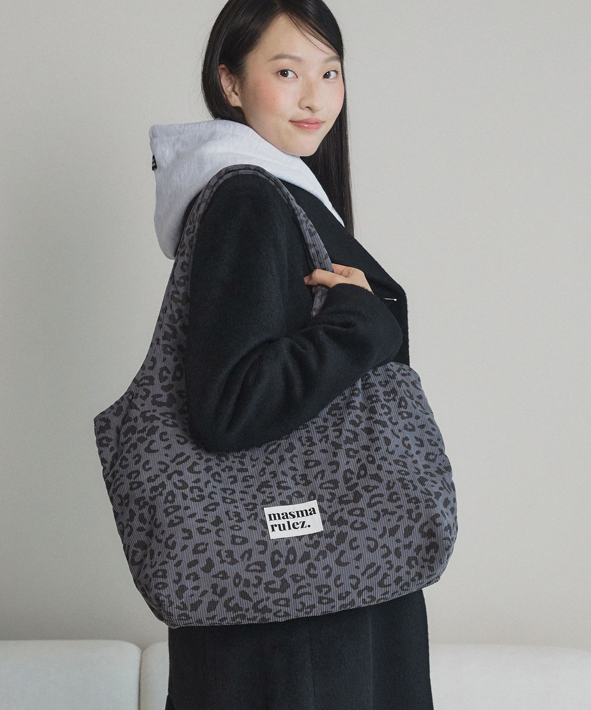 마스마룰즈(MASMARULEZ) Loose fit big shoulder bag_Leopard mauve blue