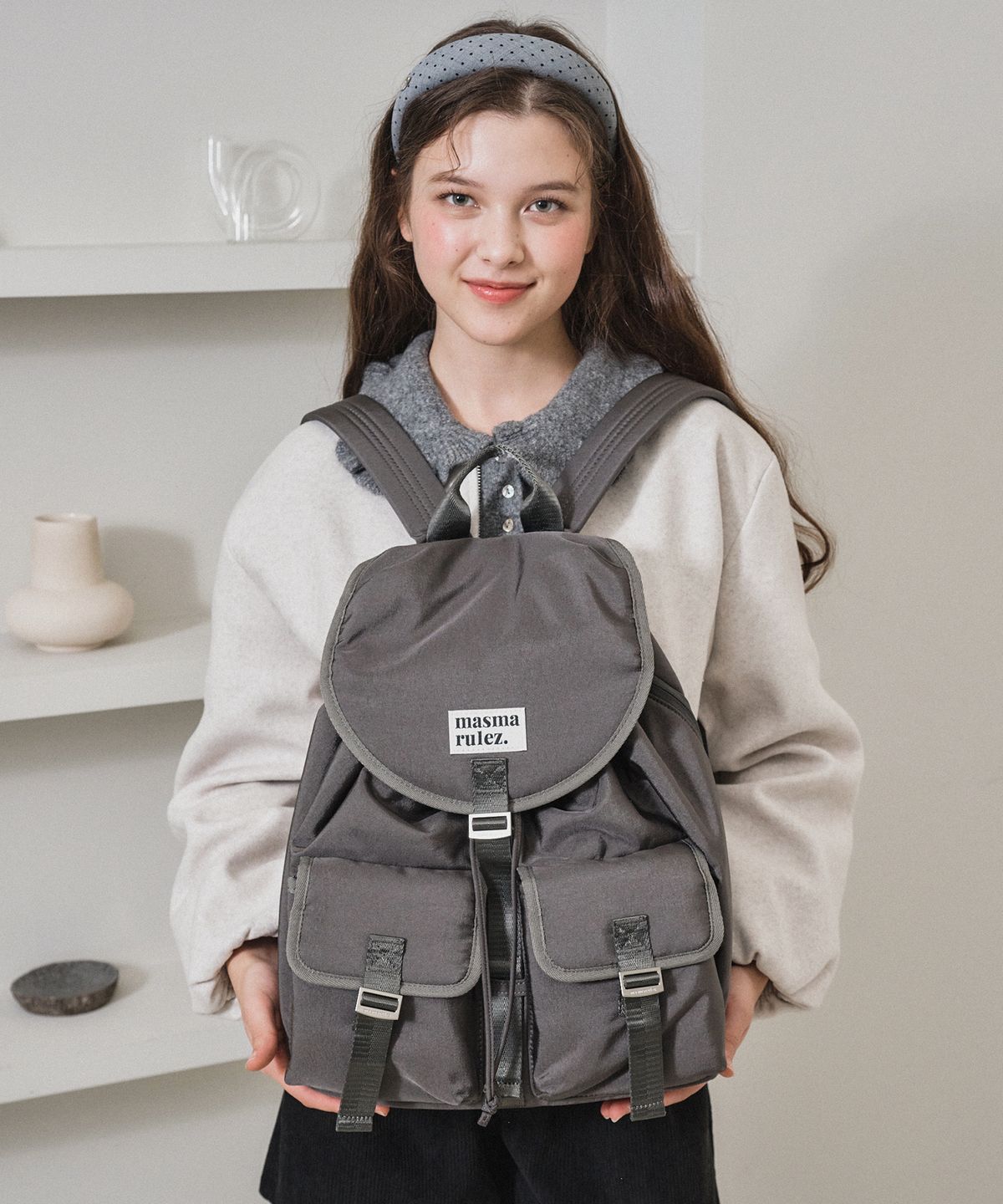 마스마룰즈(MASMARULEZ) Glossy belted flap backpack_Dark gray