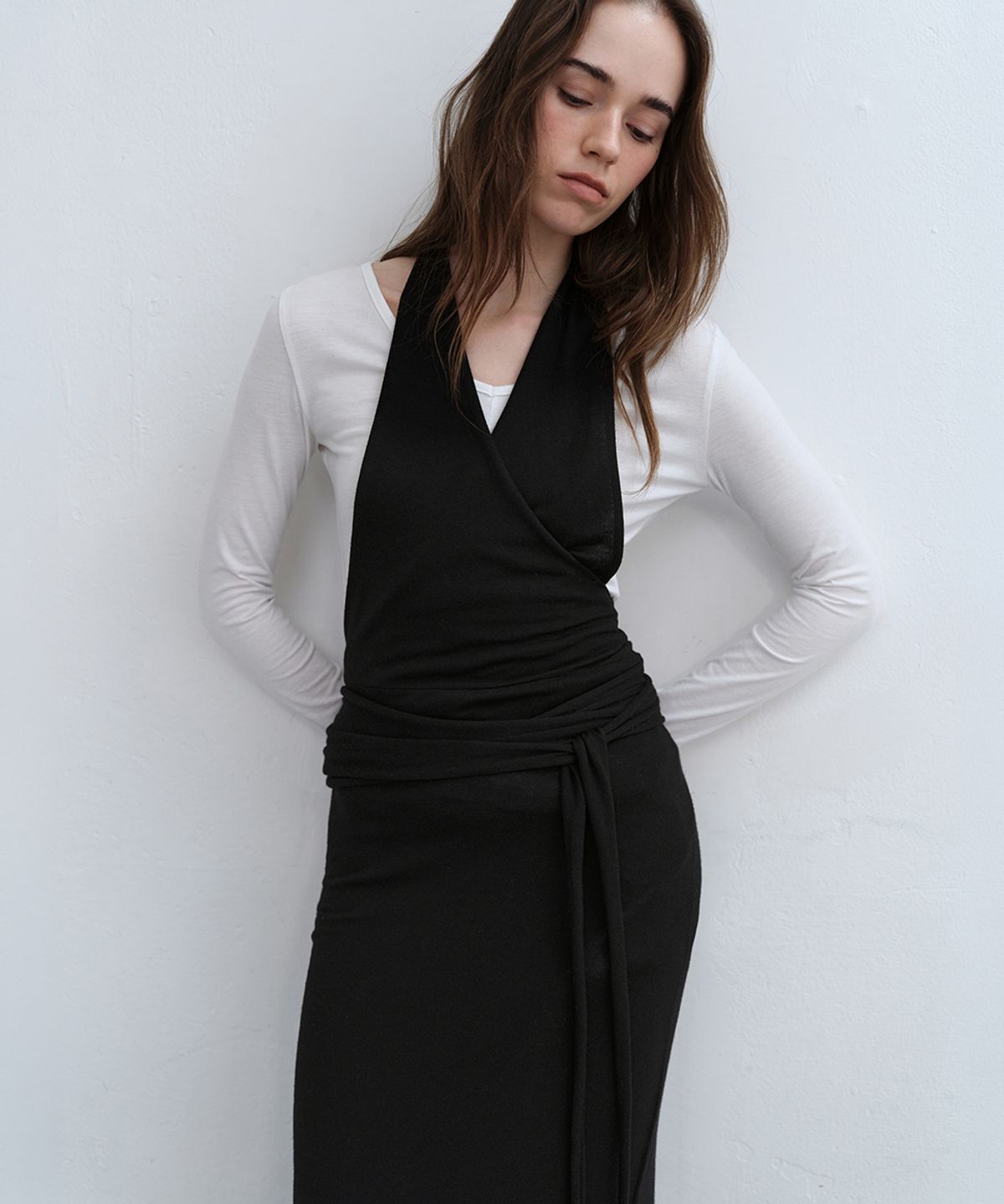 로우타이드(LOW TIDE) SLEEVELESS WRAP KNIT DRESS [BLACK]