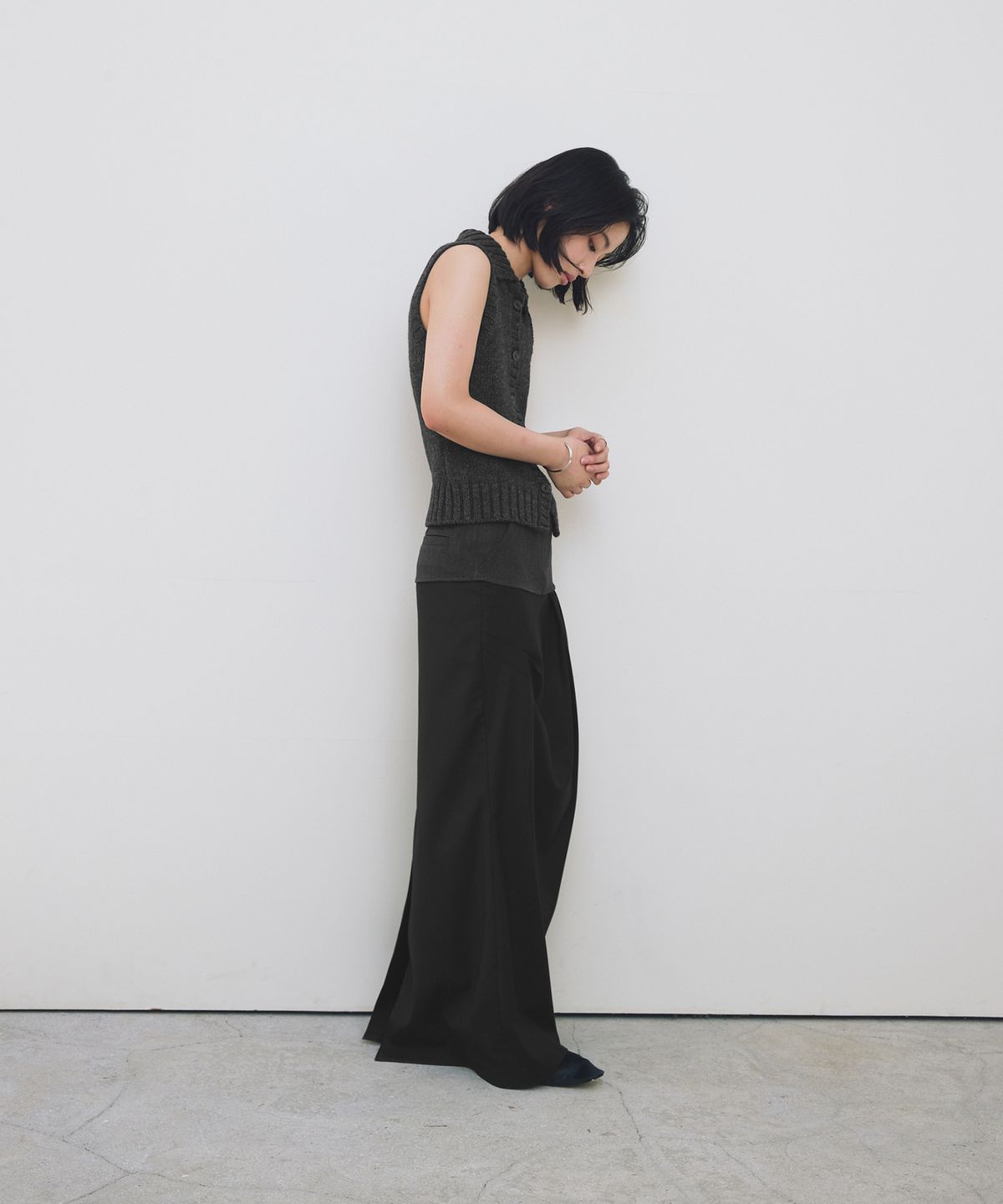 로우타이드(LOW TIDE) LAMBSWOOL KNIT VEST [CHARCOAL]