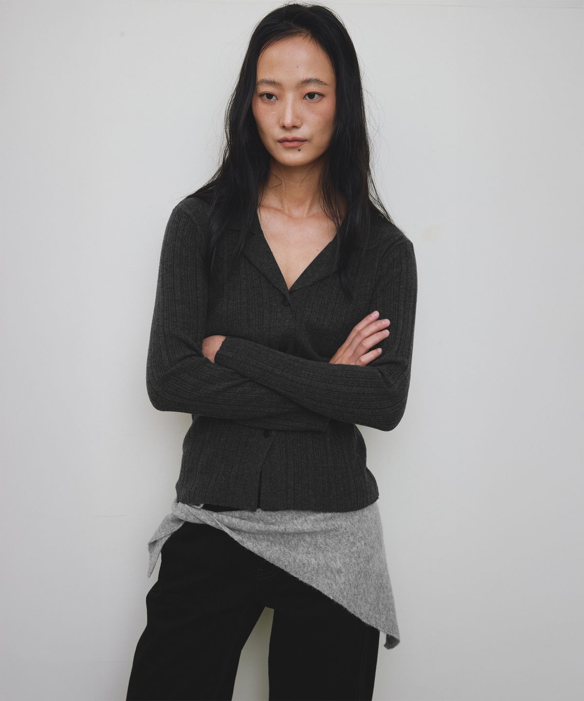 로우타이드(LOW TIDE) PLEATS KNIT CARDIGAN [CHARCOAL]