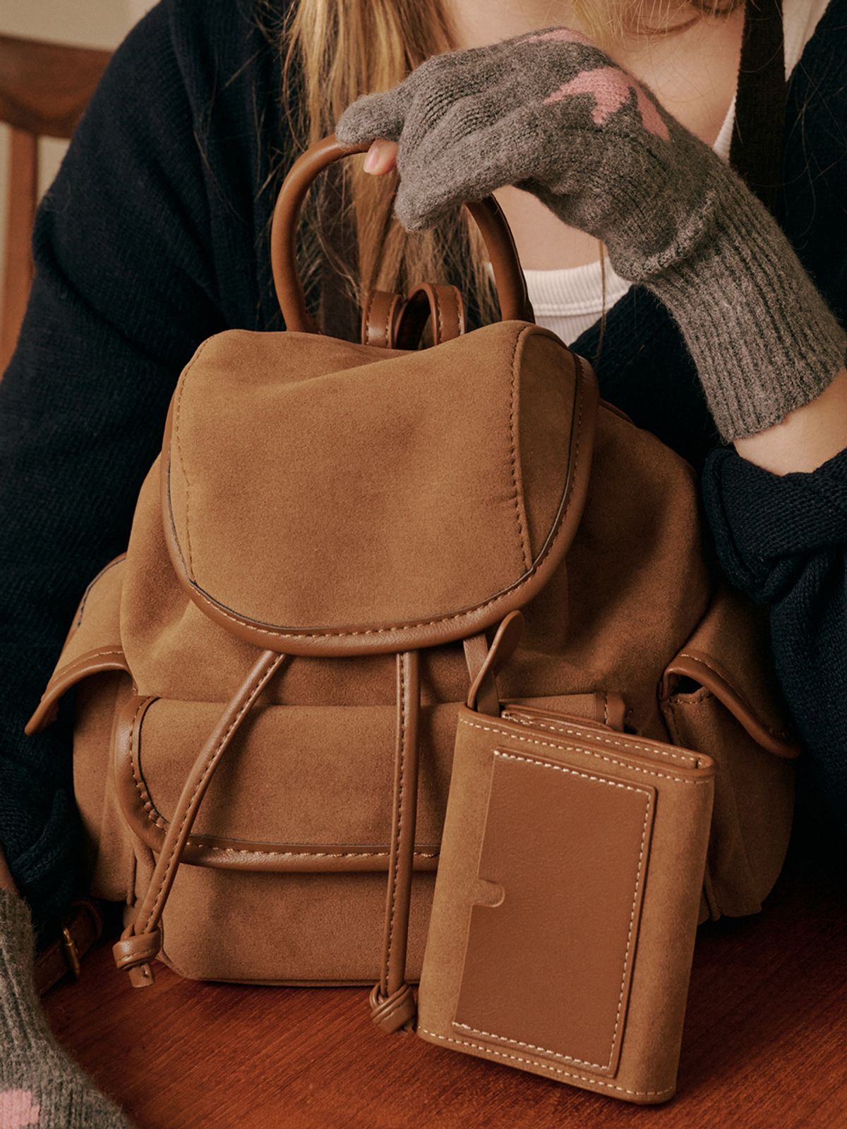 올인컴플리트(ALLINCOMPLETE) 루나 스웨이드 카드 지갑 (카멜)
