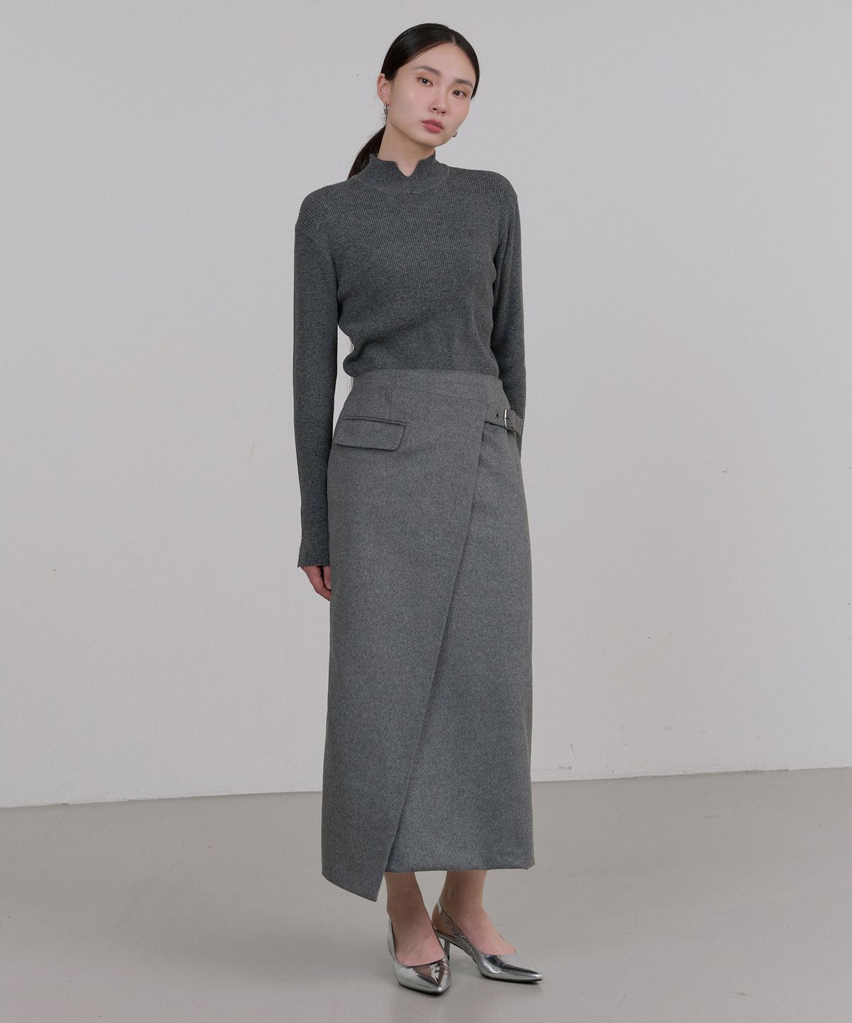 일로제(ILROZE) 언발 벨트 울 스커트 (그레이)