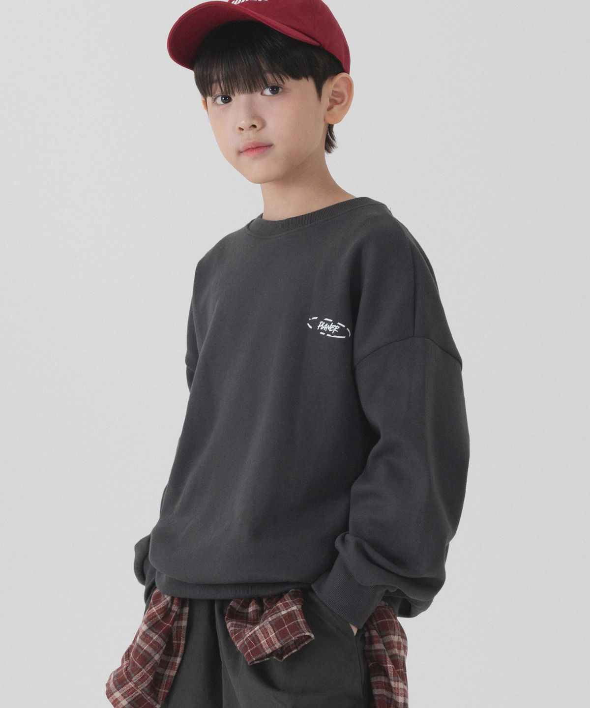 피아네르 키즈(PIANER KIDS) 빈티지 그래픽 오버핏 맨투맨 (차콜)