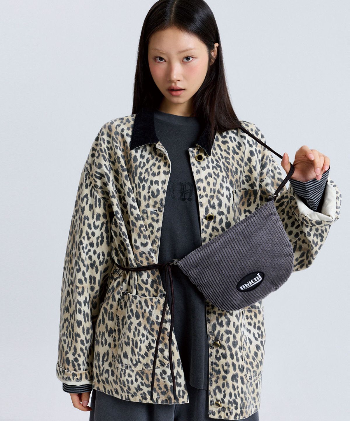 마크니(MACNI) CORDUROY MOON BAG CHARCOAL