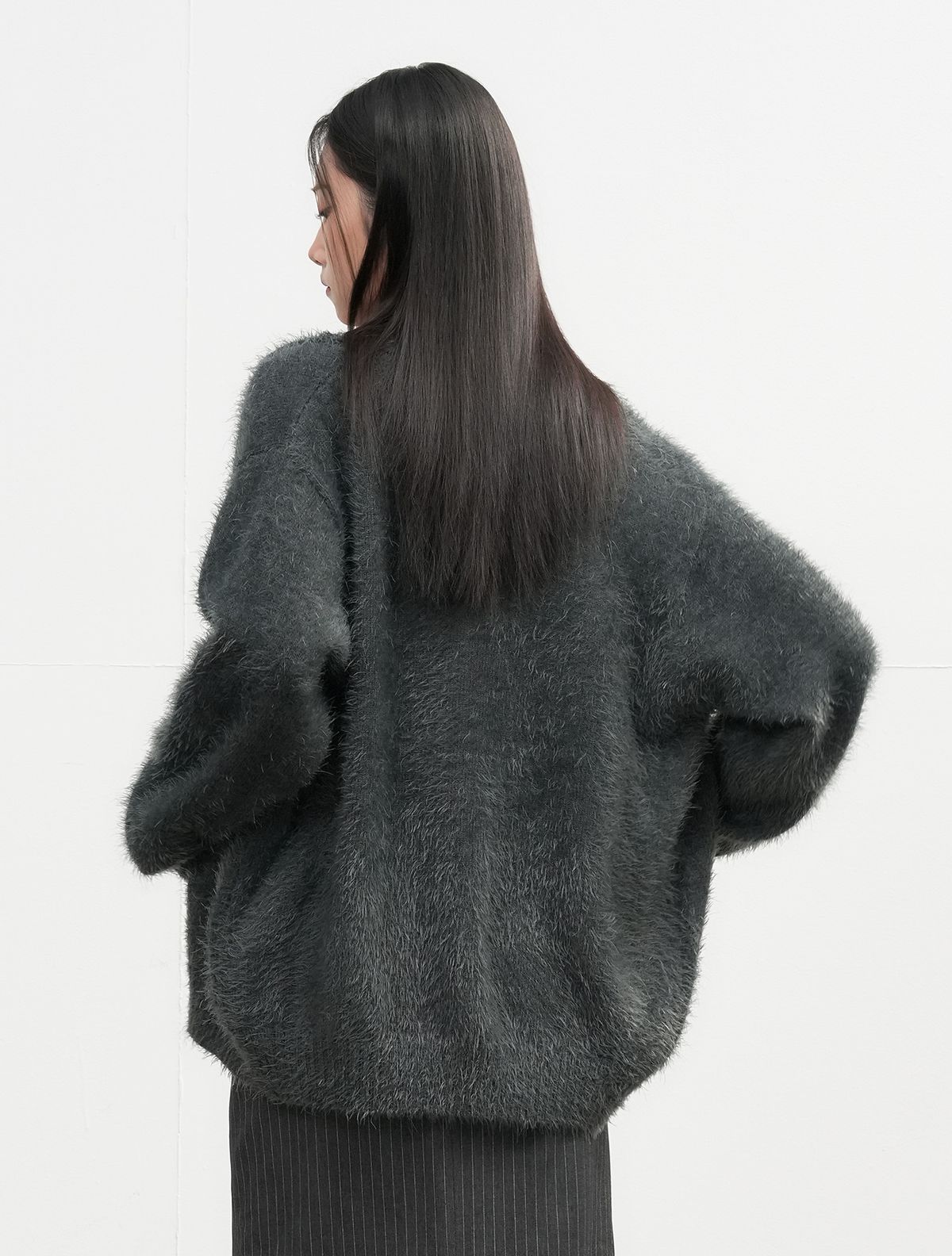 제너럴아이디어(GENERALIDEA) UNISEX 헤어리 집업 카라 가디건 [CHARCOAL] / SBE4U04009