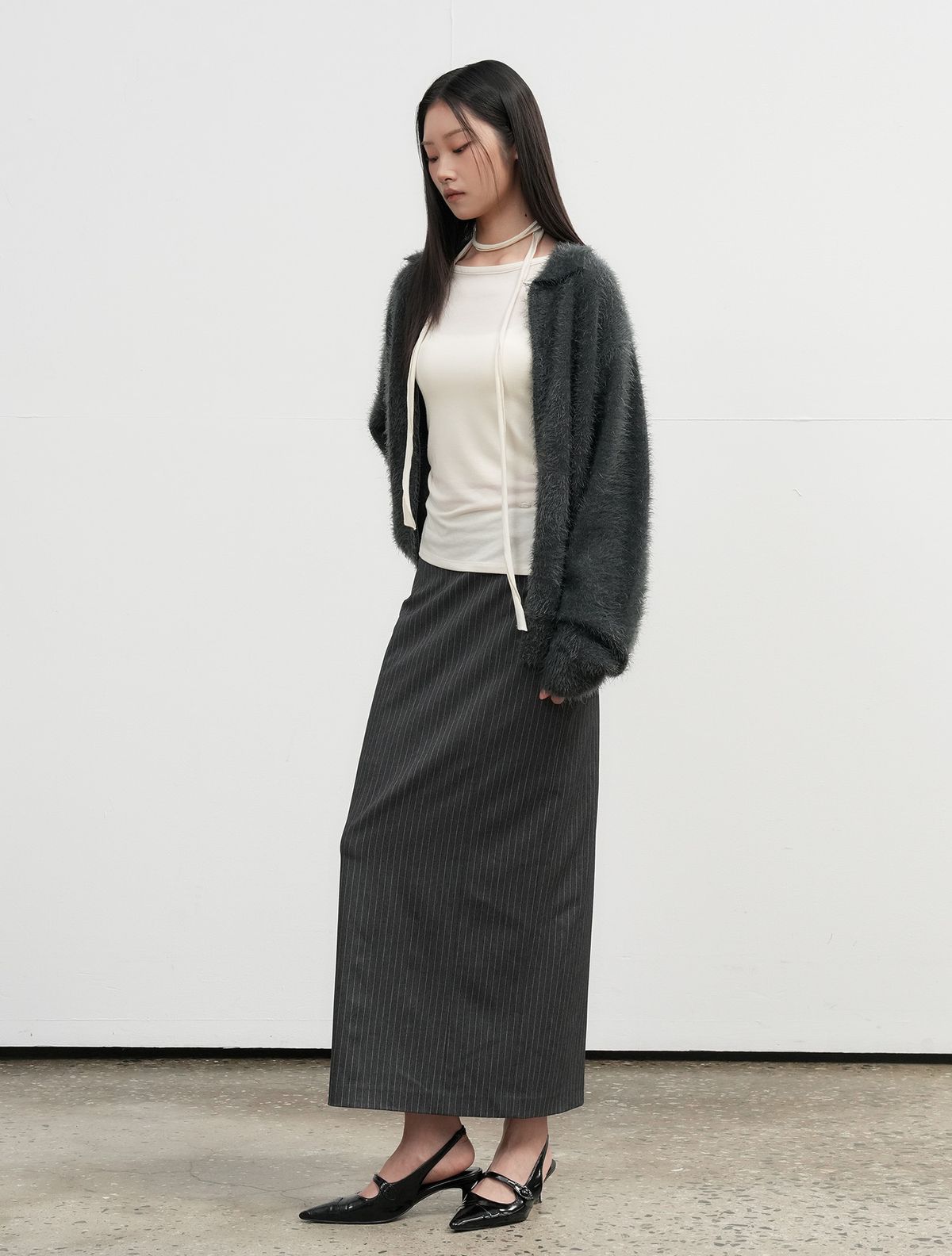 제너럴아이디어(GENERALIDEA) UNISEX 헤어리 집업 카라 가디건 [CHARCOAL] / SBE4U04009