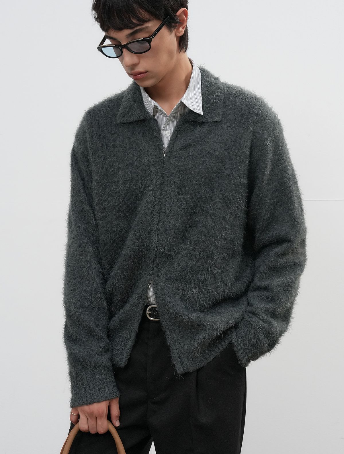 제너럴아이디어(GENERALIDEA) UNISEX 헤어리 집업 카라 가디건 [CHARCOAL] / SBE4U04009