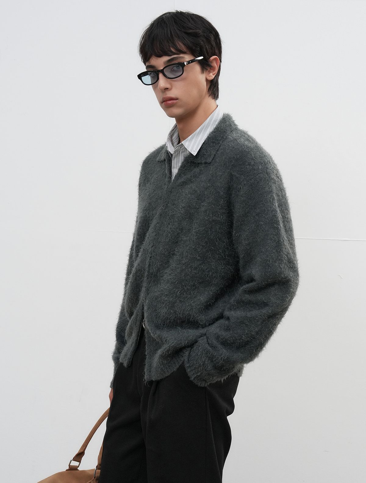 제너럴아이디어(GENERALIDEA) UNISEX 헤어리 집업 카라 가디건 [CHARCOAL] / SBE4U04009