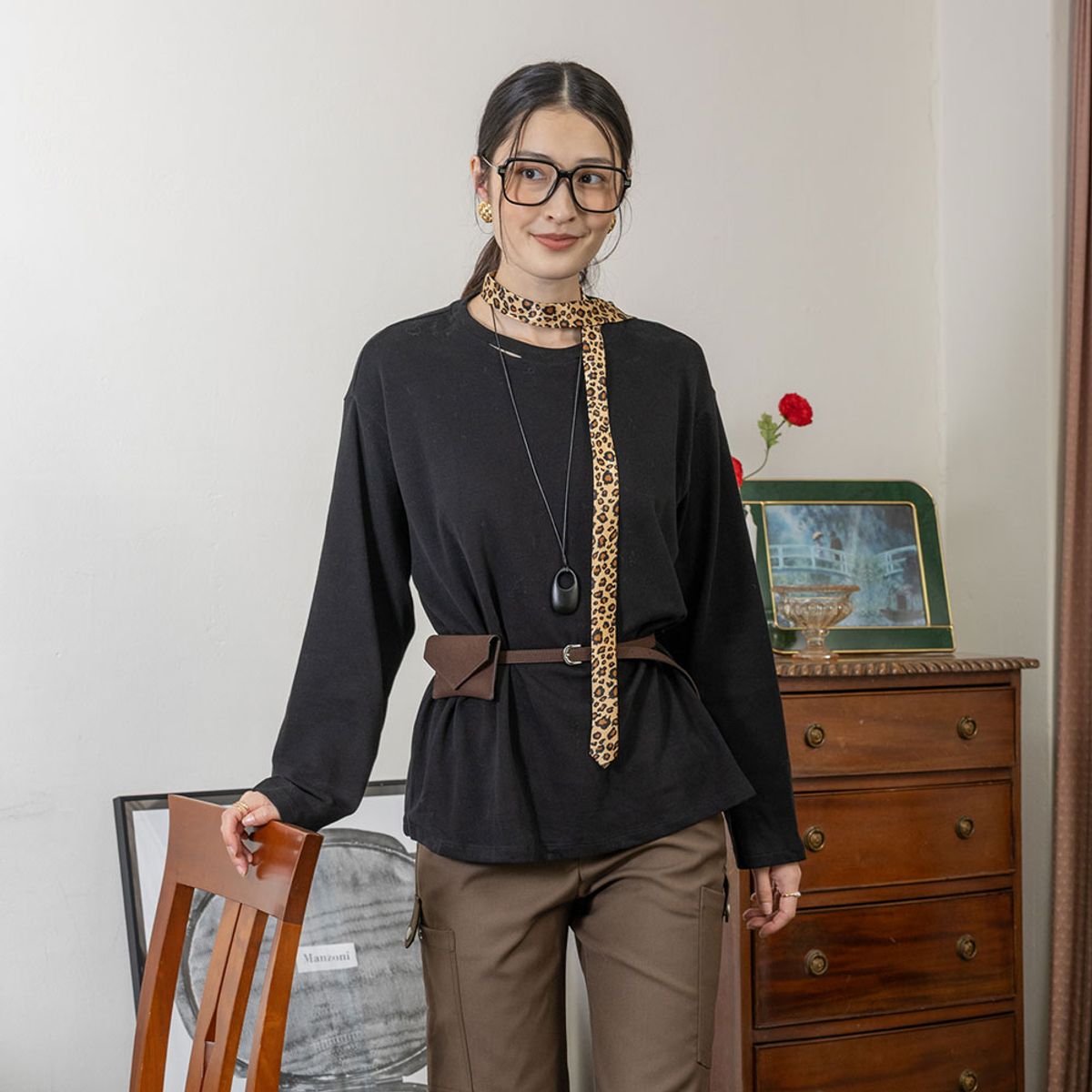 랭썬(LANGSON) LS_Solid color blouse with patterned tie set_2color