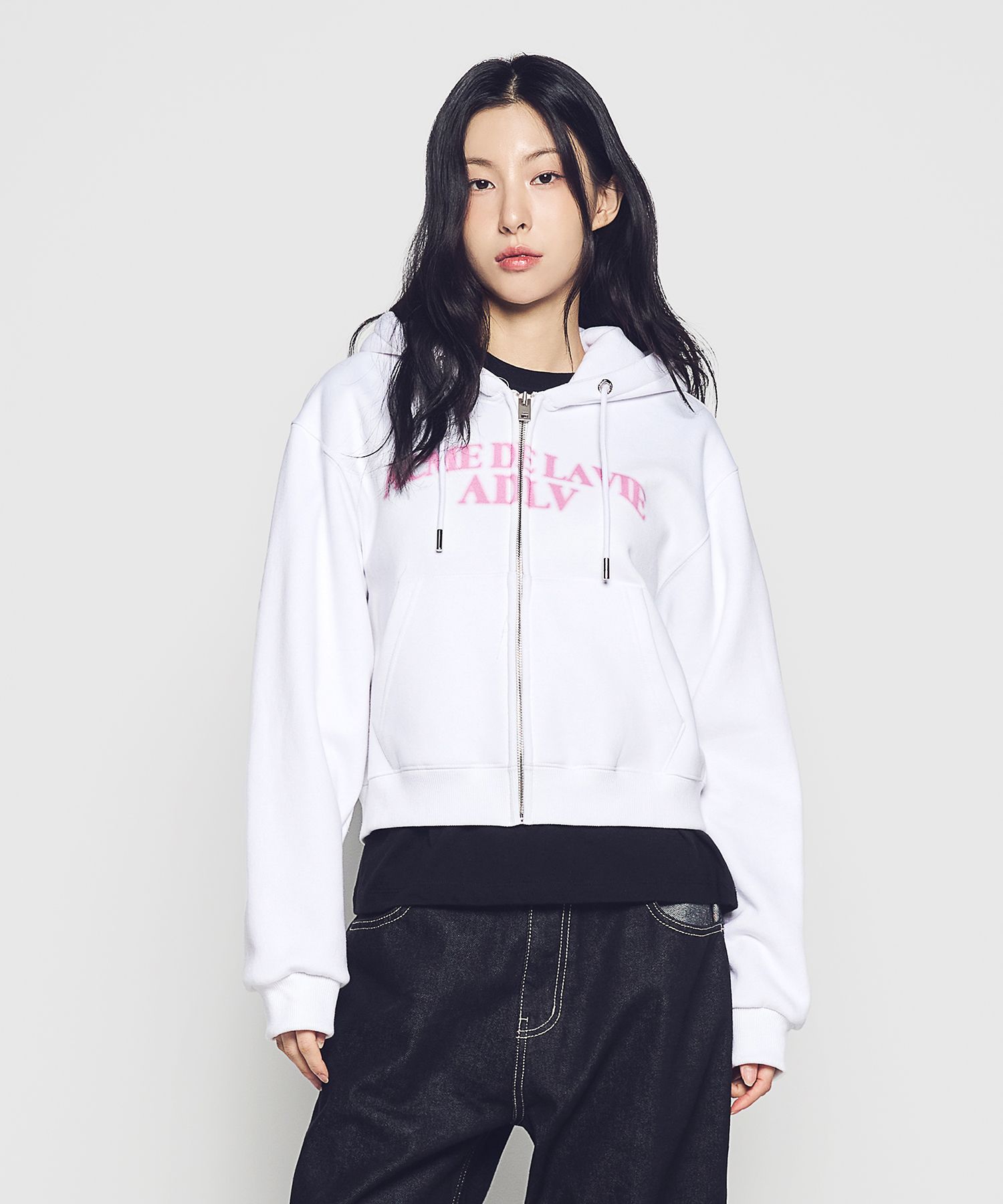 MUSINSA | acmé de la vie WOMAN ARCH SHAPED LOGO CROP NAPPING
