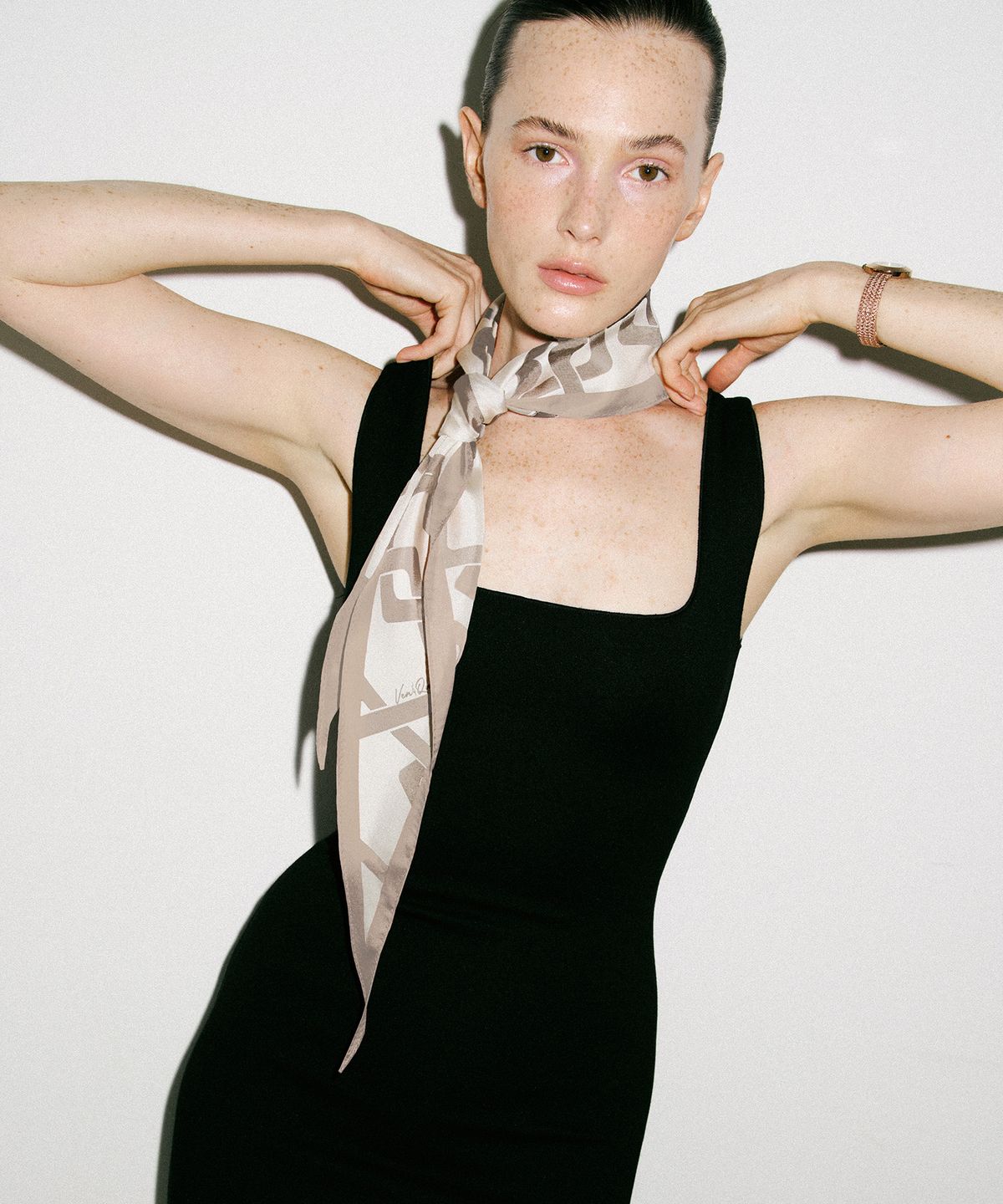 벤앤쿠(VENANDQU) Flow Scarf (2 Color)
