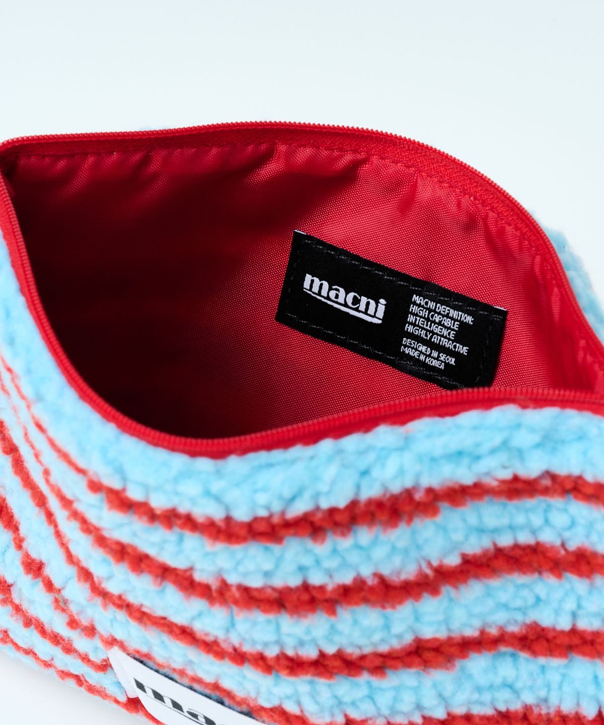 마크니(MACNI) POODLE STRIPE SLIM POUCH SKY BLUE