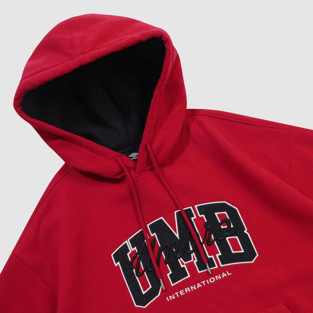 엄브로(UMBRO) 기모 아플리케 후드 티셔츠 레드 UQ421CHDO2
