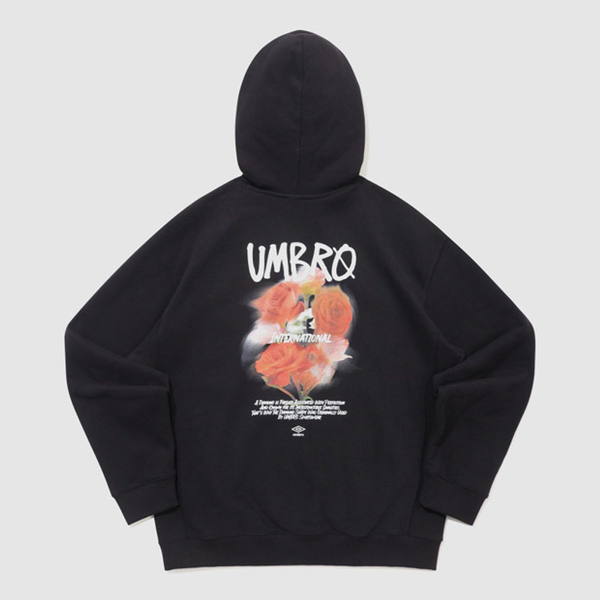 엄브로(UMBRO) 기모 로즈 그래픽 후드 티셔츠 블랙 UQ421CHDO3